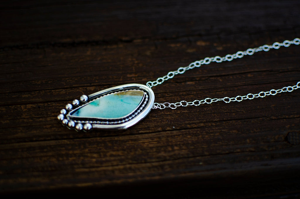 Pendentif en bois opalisé