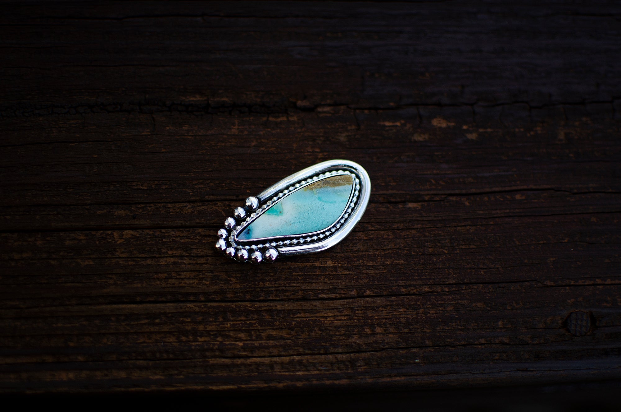 Pendentif en bois opalisé