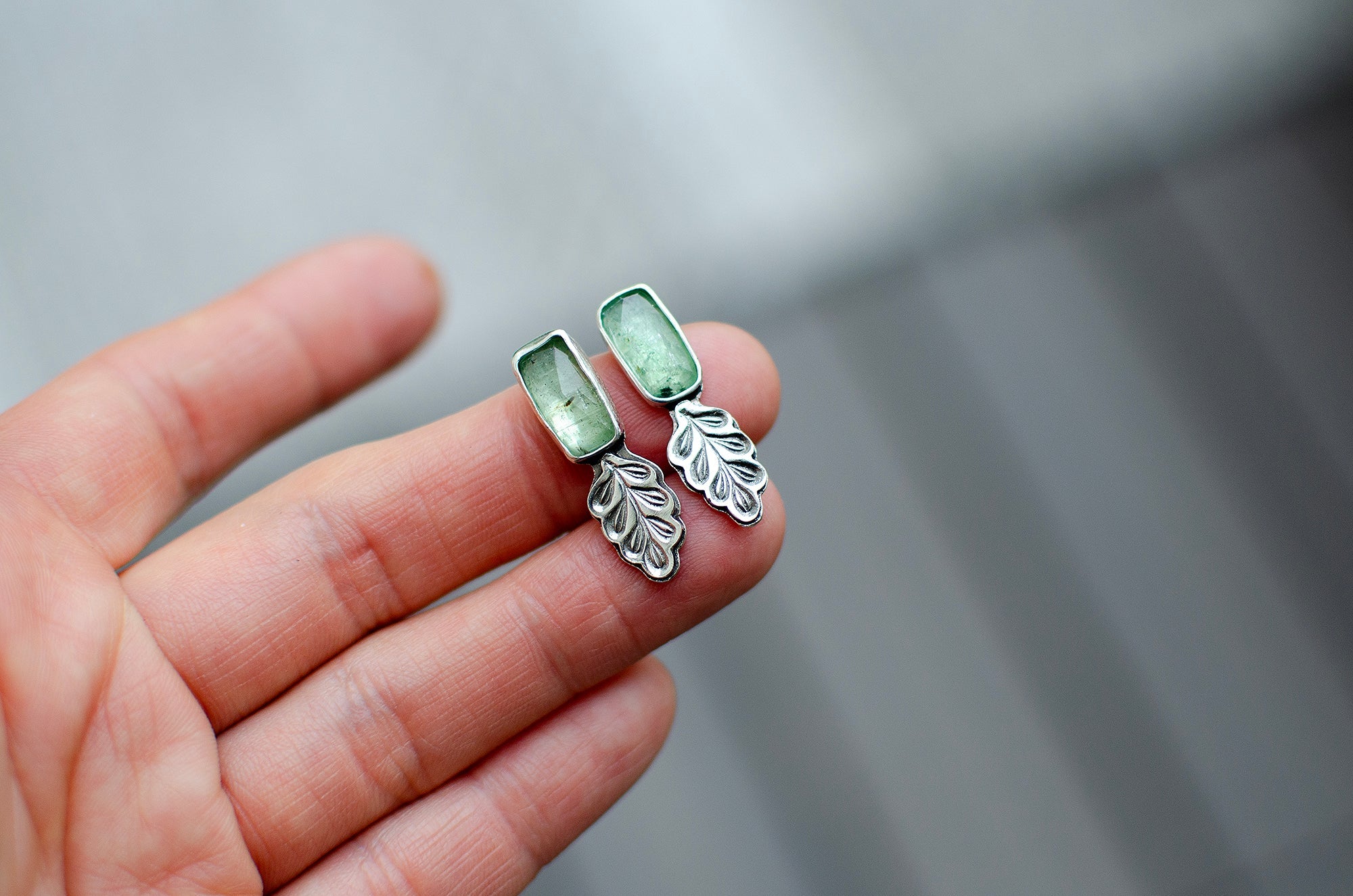 Boucles d’oreilles feuillage en kyanite verte