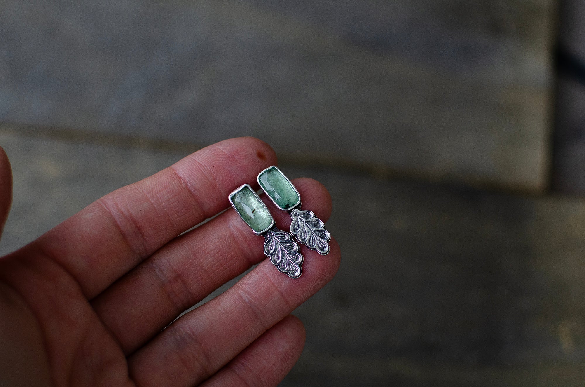 Boucles d’oreilles feuillage en kyanite verte
