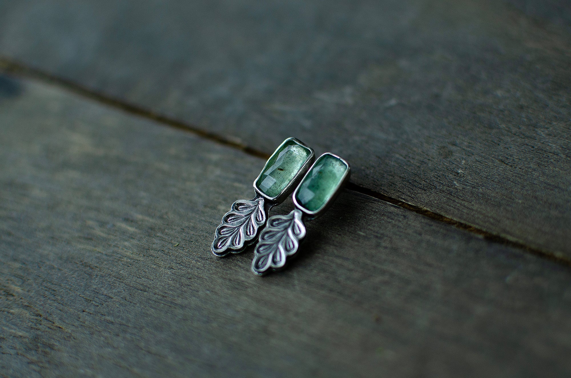 Boucles d’oreilles feuillage en kyanite verte
