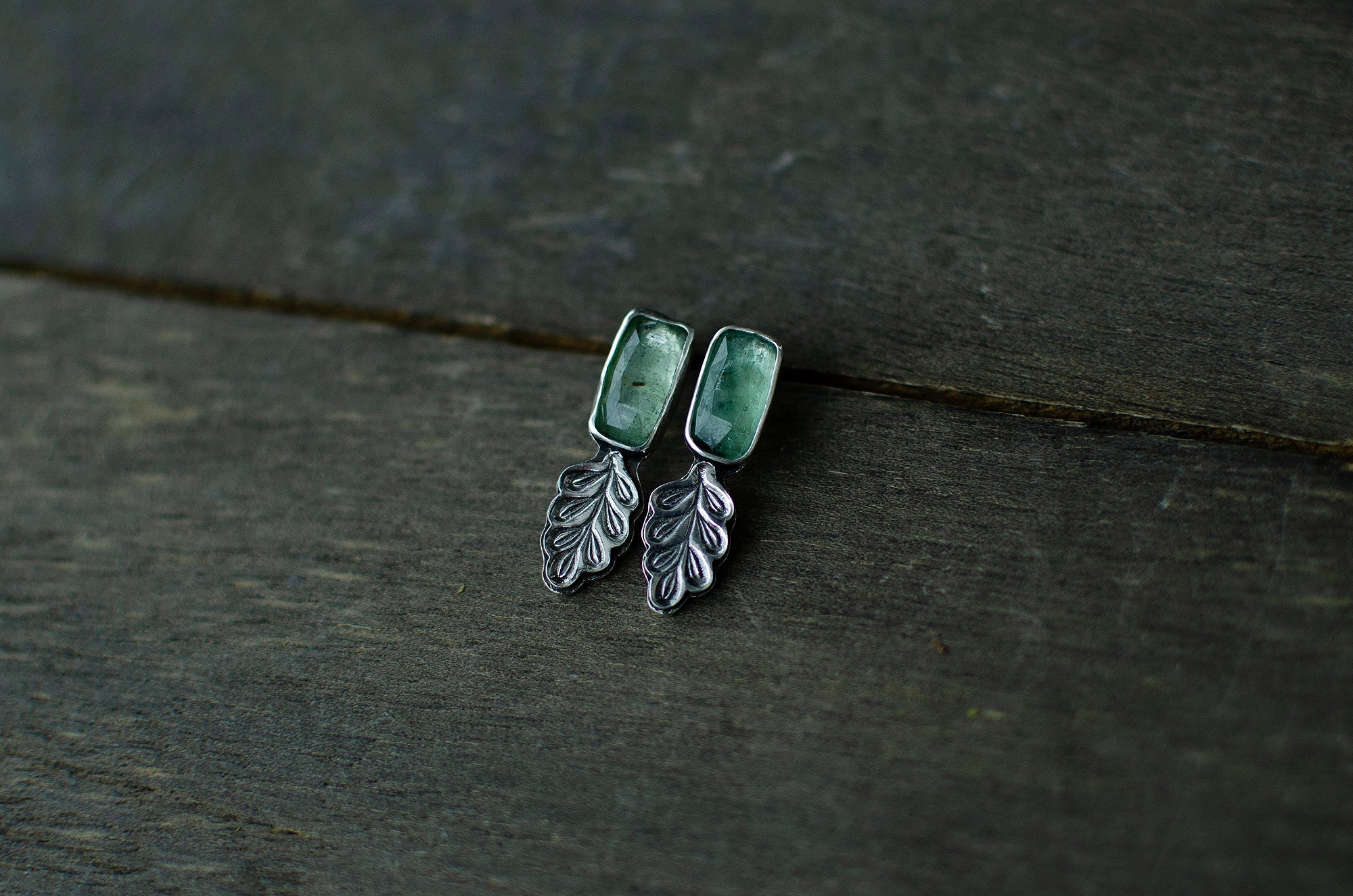 Boucles d’oreilles feuillage en kyanite verte