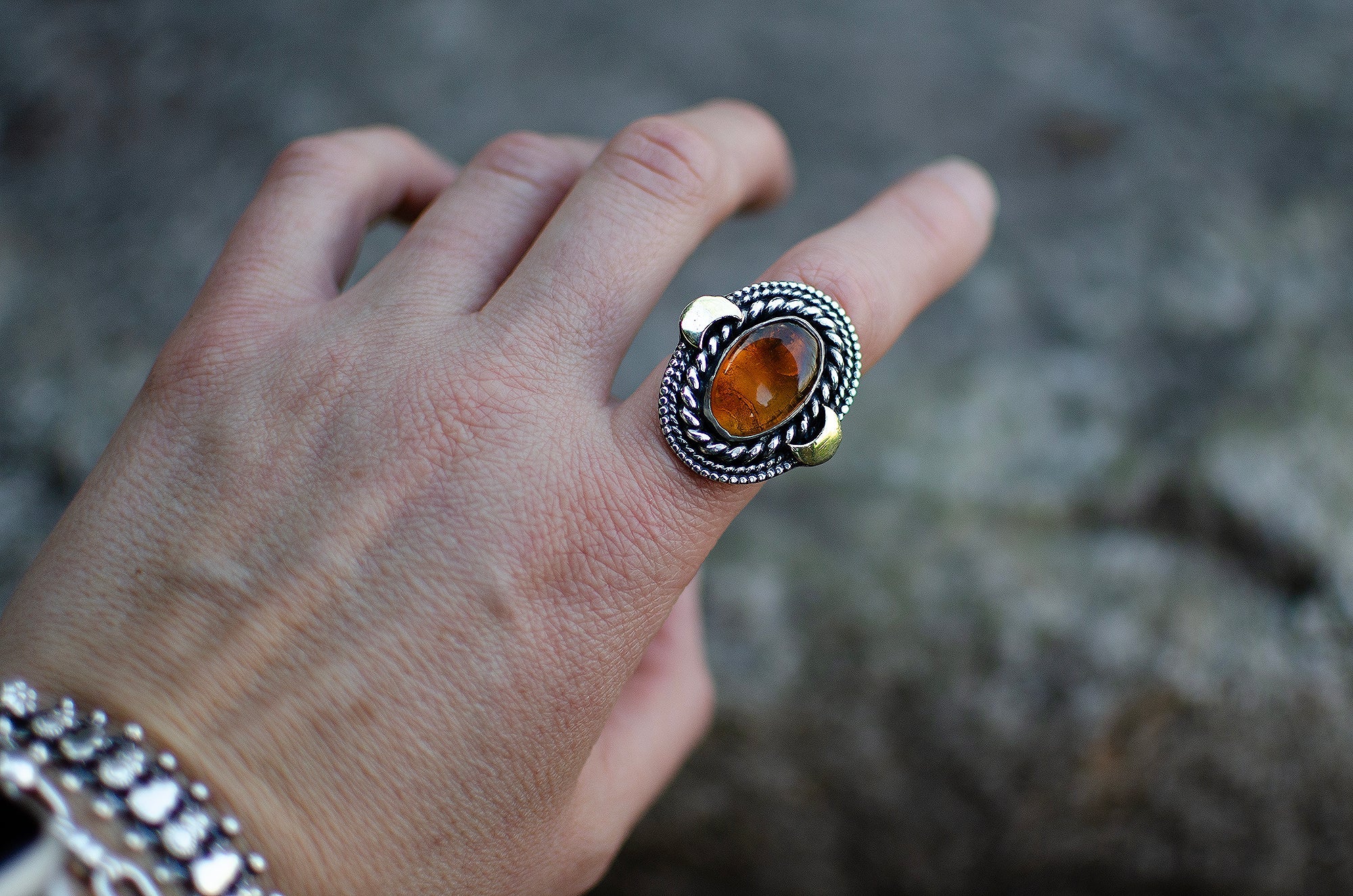 Bague lunaire en ambre – Taille 8,5