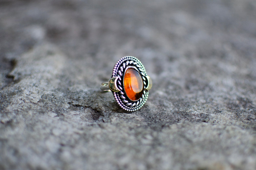 Bague lunaire en ambre – Taille 8,5