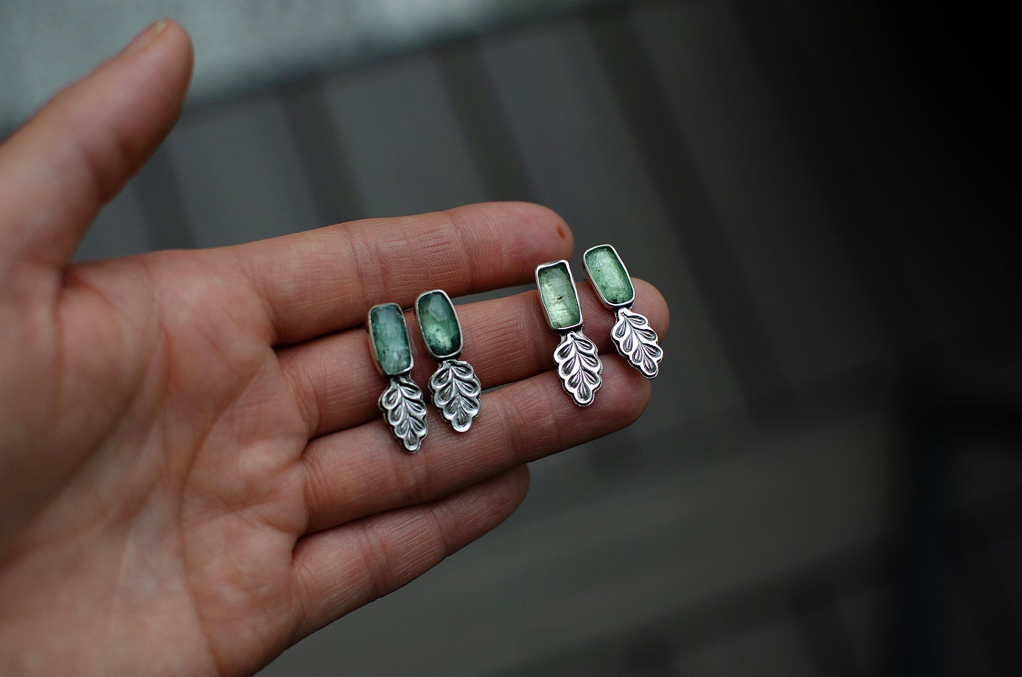 Boucles d’oreilles feuillage en kyanite verte