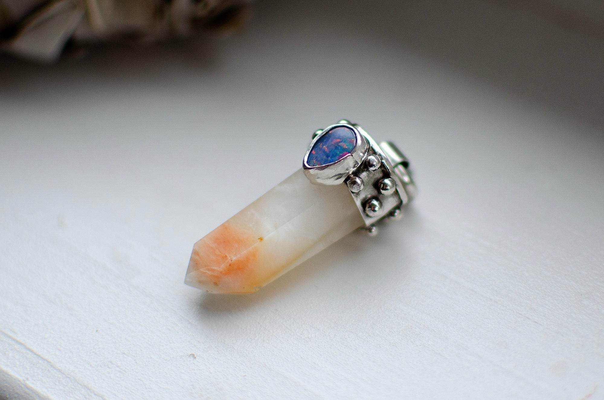 Pendentif en opale australienne et quartz amphibole