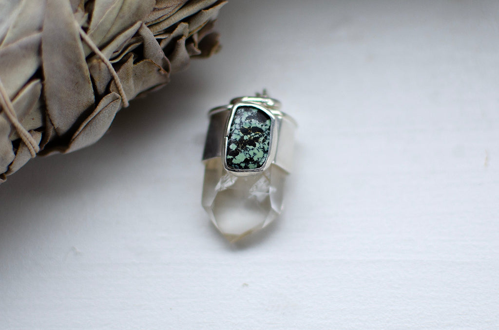 Pendentif r en variscite et quartz fantôme