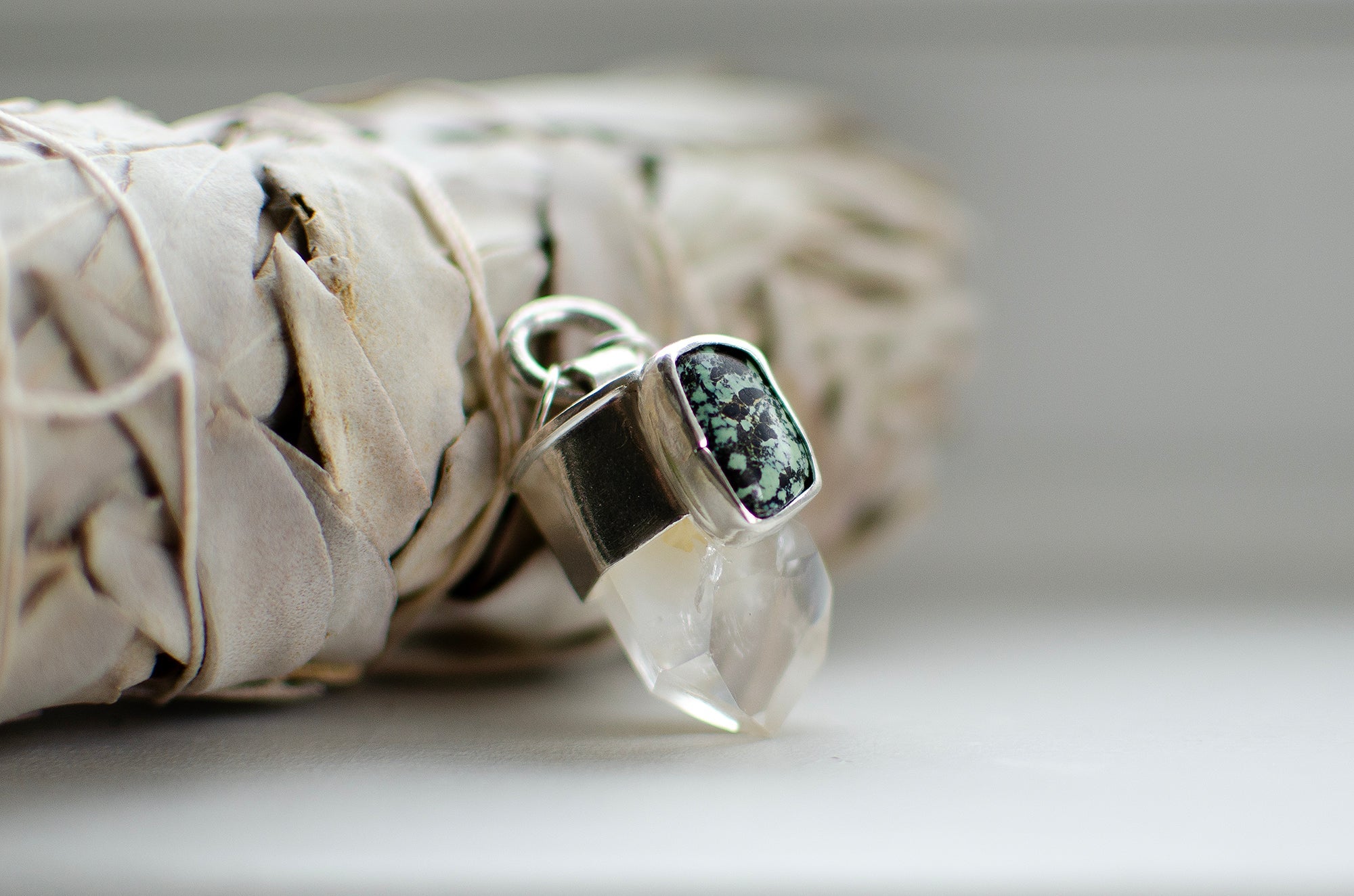 Pendentif en quartz fantôme et turquoise New Lander
