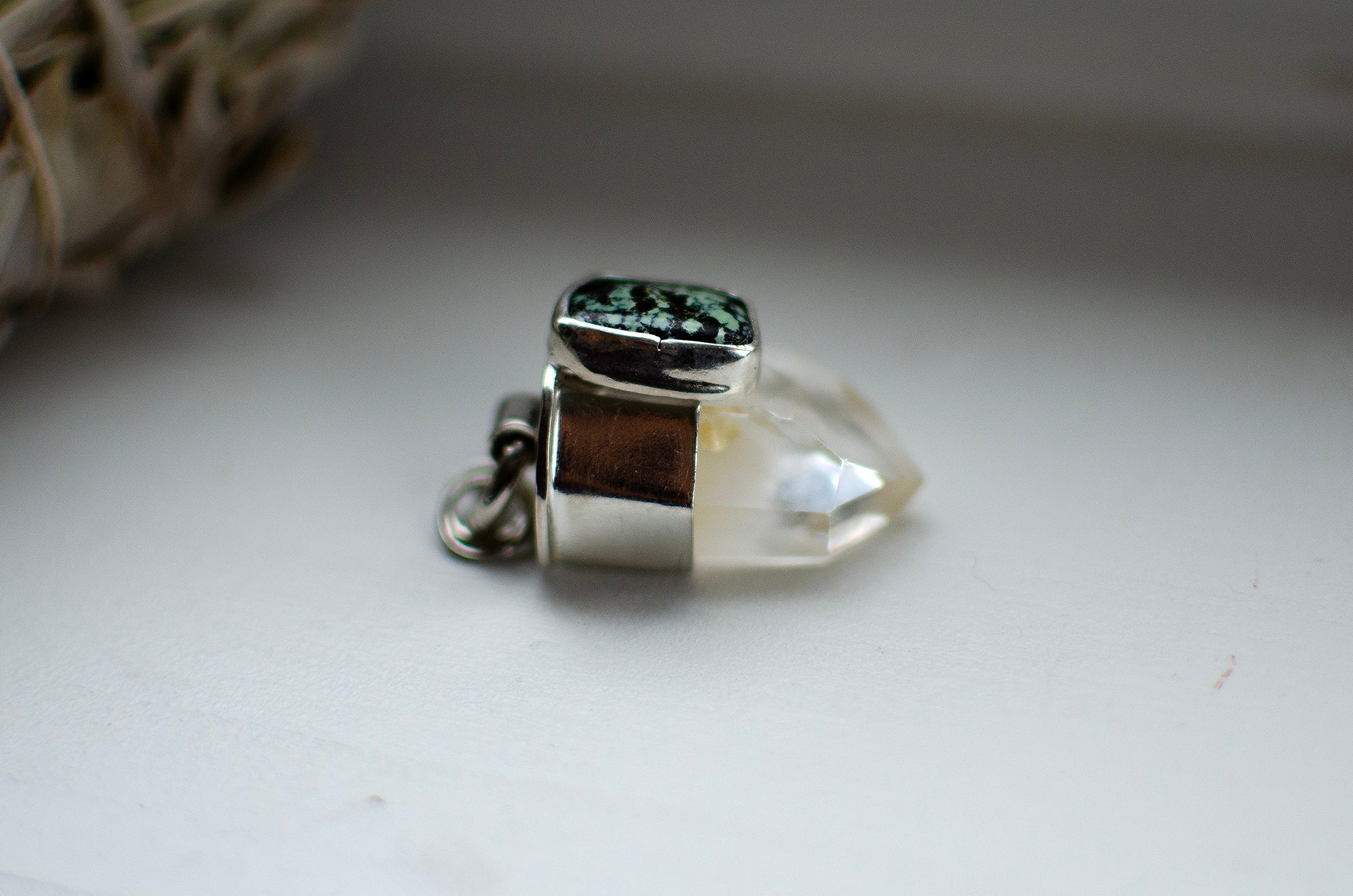 Pendentif en quartz fantôme et turquoise New Lander