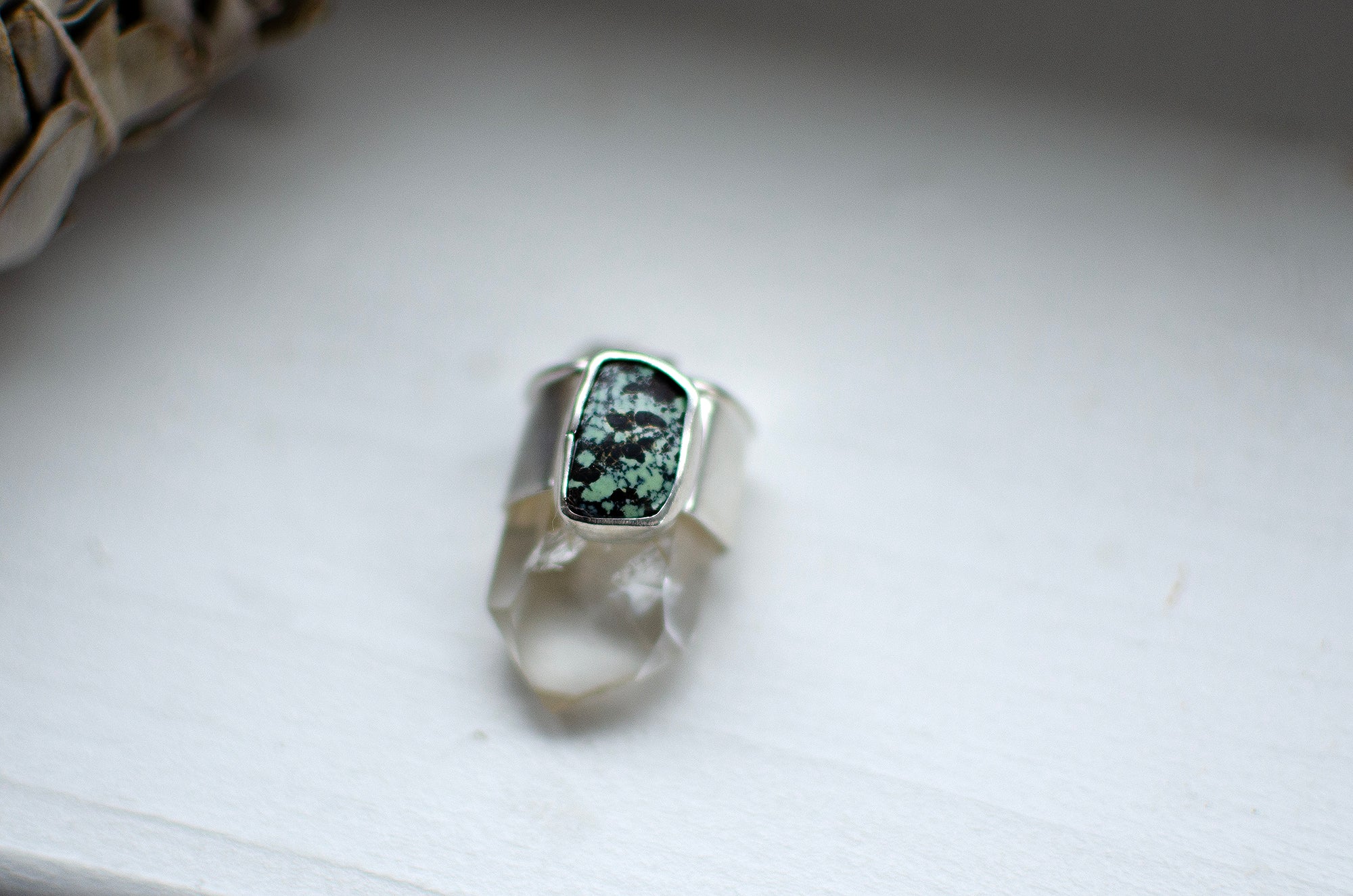 Pendentif r en variscite et quartz fantôme